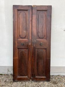 Puerta de doble hoja en nogal